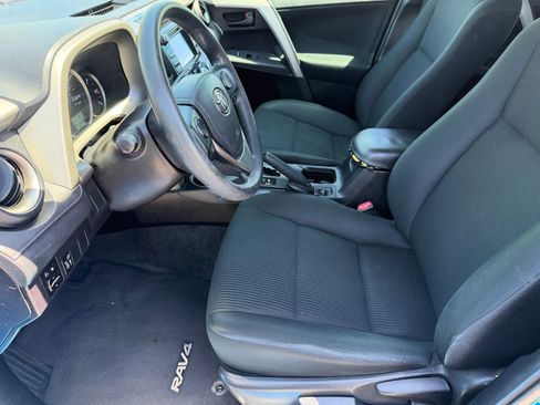 Used 2016 Toyota RAV4 LE FWD image 15