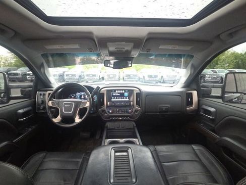 Used 2017 GMC Sierra 2500 Denali w/ Duramax Plus Package AWD/4WD image 18