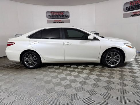 Used 2016 Toyota Camry SE w/ Moonroof Package image 3