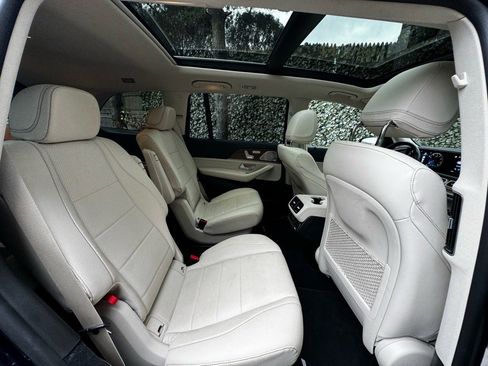 Used 2022 Mercedes-Benz GLS 450 4MATIC image 24