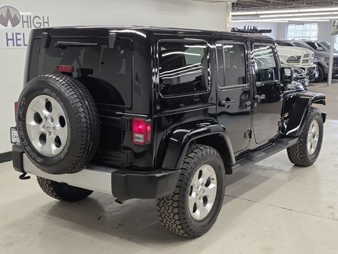 Used 2015 Jeep Wrangler Unlimited Sahara w/ Connectivity Group AWD/4WD image 7