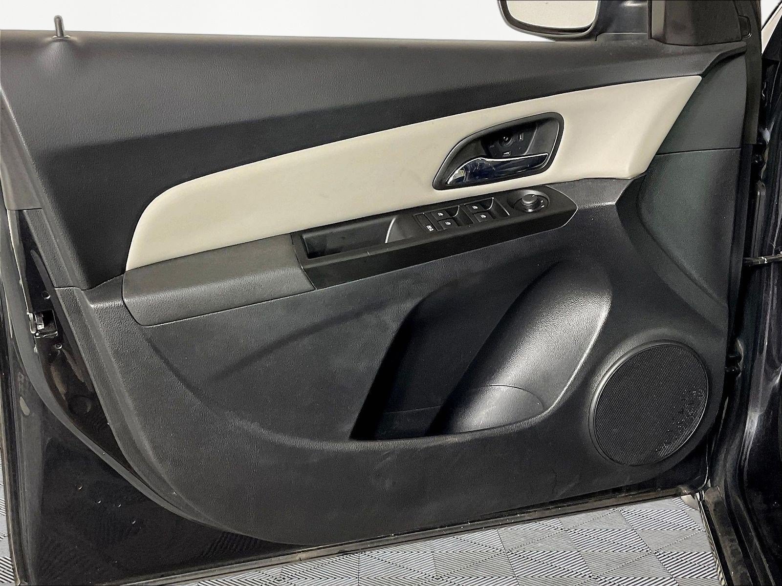 Used 2014 Chevrolet Cruze LS FWD image 19