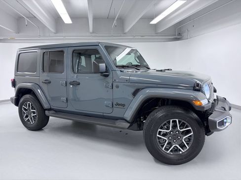 Used 2026 Jeep Wrangler Unlimited Sahara AWD/4WD image 8