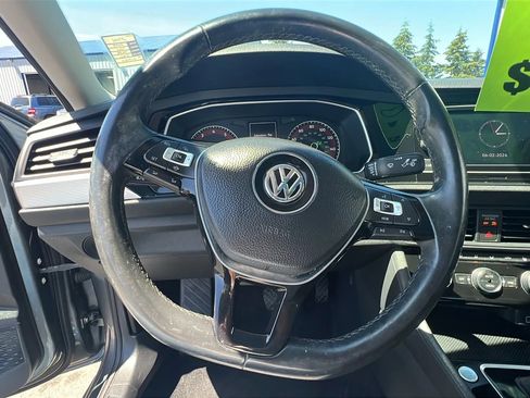 Used 2019 Volkswagen Jetta SE w/ Cold Weather Package FWD image 20
