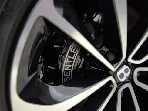 Certified 2023 Bentley Bentayga Extended Wheelbase image 51