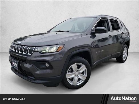 Used 2022 Jeep Compass Latitude image 1