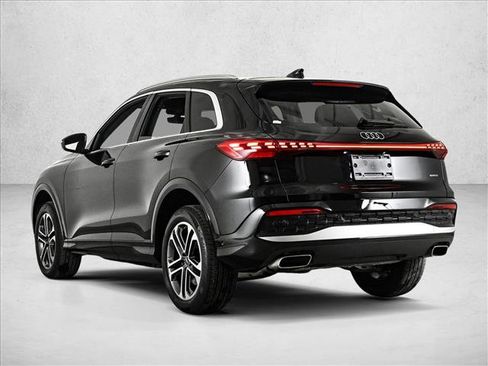 Used 2025 Audi Q5 Premium w/ Convenience Package image 9