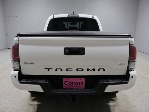 Used 2021 Toyota Tacoma Limited image 3