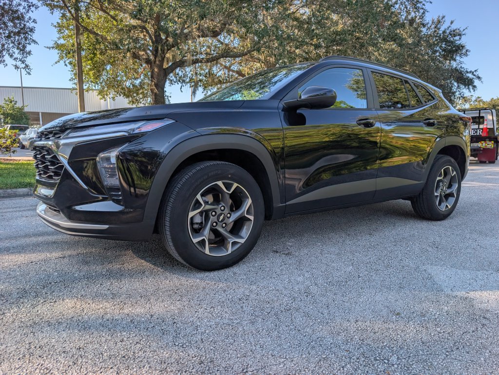 Used 2024 Chevrolet Trax LT w/ Driver Confidence Package FWD image 3