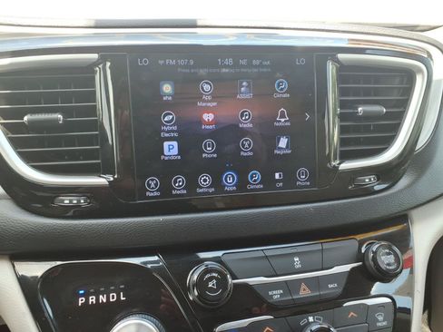 Used 2017 Chrysler Pacifica Touring Plus FWD image 12