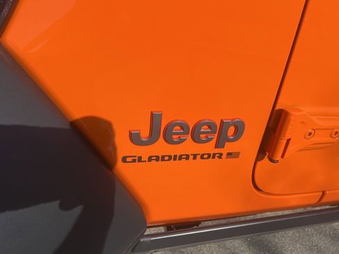 Used 2025 Jeep Gladiator Mojave w/ Safety Group image 29