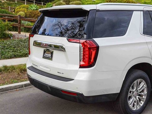 Used 2022 GMC Yukon SLT w/ SLT Premium Package image 14