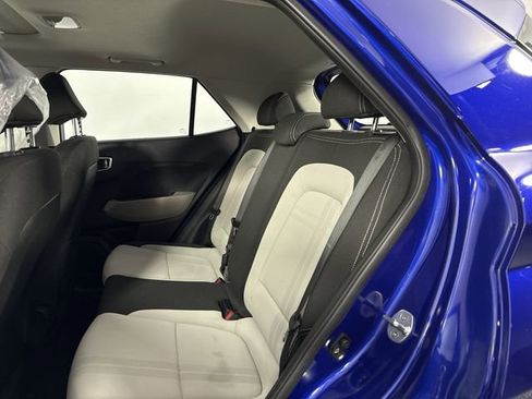 Used 2022 Hyundai Venue SEL w/ Cargo Package image 12