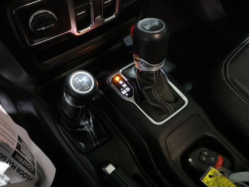 Certified 2021 Jeep Wrangler Unlimited Sahara AWD/4WD image 38