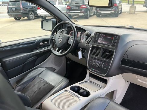 Used 2019 Dodge Grand Caravan SXT w/ Driver Convenience Group FWD image 79
