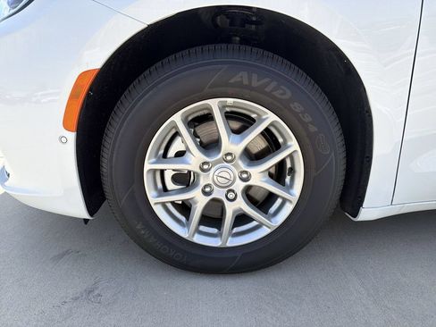 New 2026 Chrysler Pacifica Select FWD image 19