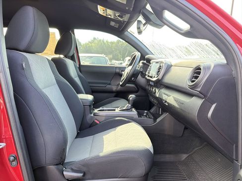 Used 2021 Toyota Tacoma TRD Off-Road AWD/4WD image 17