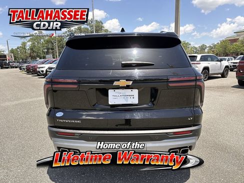 Used 2024 Chevrolet Traverse LT FWD image 4