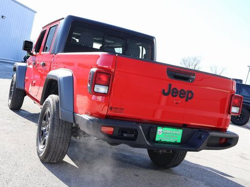 Used 2024 Jeep Gladiator Sport image 3