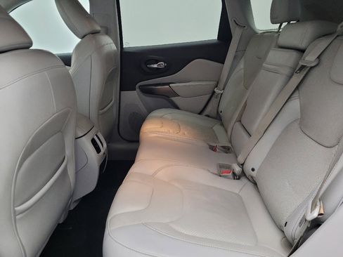 Used 2019 Jeep Cherokee Limited image 18