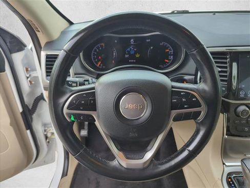 Used 2019 Jeep Grand Cherokee Laredo w/ 18" Wheel & 8.4" Radio Group image 15