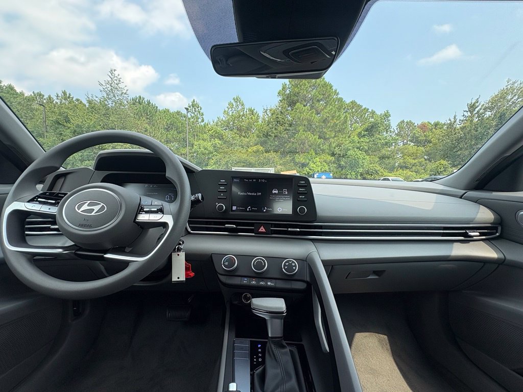 New 2026 Hyundai Elantra SE FWD image 16
