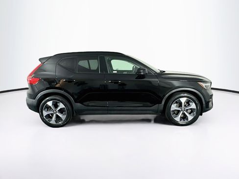Used 2023 Volvo XC40 B4 Ultimate FWD image 10