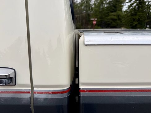 Used 1990 Ford F250 XL 2dr 4WD Standard Cab LB HD image 76