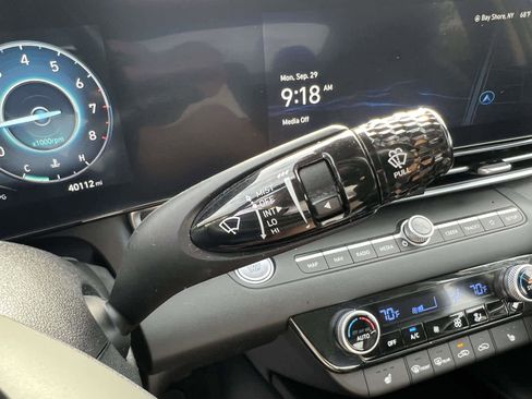 Used 2023 Hyundai Elantra Limited image 27