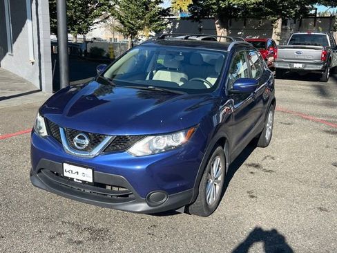 Used 2018 Nissan Rogue Sport SV image 3