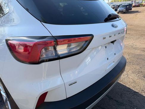 Used 2021 Ford Escape SE image 11