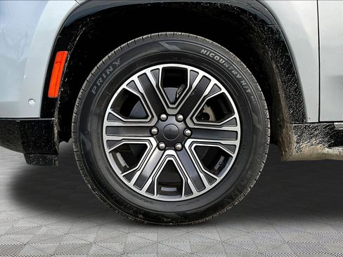 Used 2024 Jeep Wagoneer Series II w/ Flexible Seating Group RWD image 33