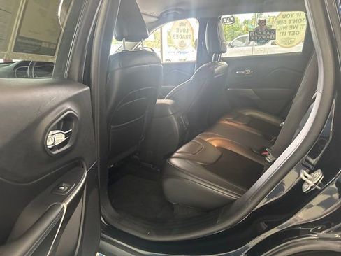 Used 2019 Jeep Cherokee Latitude Plus image 9