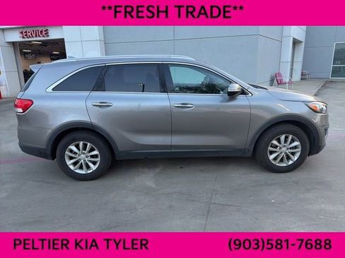 Certified 2018 Kia Sorento LX image 12