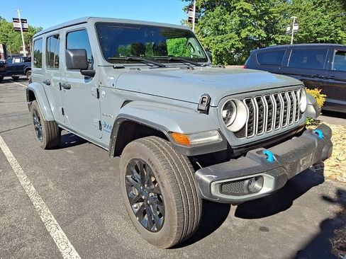 Used 2024 Jeep Wrangler Unlimited Sahara AWD/4WD image 3