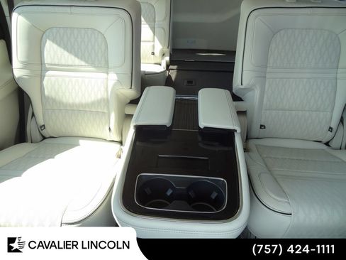 Used 2023 Lincoln Navigator Black Label AWD/4WD image 11