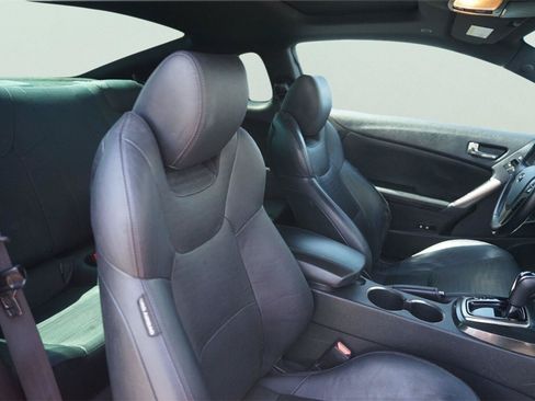 Used 2016 Hyundai Genesis Coupe 3.8 RWD image 15