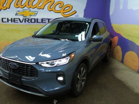 Used 2025 Ford Escape Platinum AWD/4WD image 4