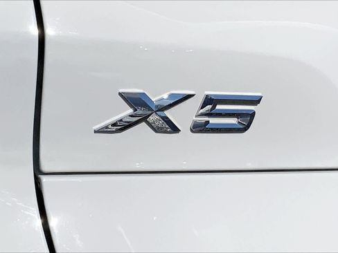 Used 2019 BMW X5 xDrive50i w/ M Sport Package image 31