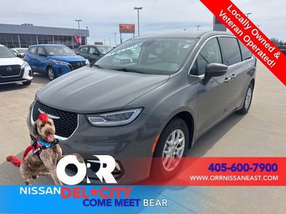 Used 2023 Chrysler Pacifica Touring-L