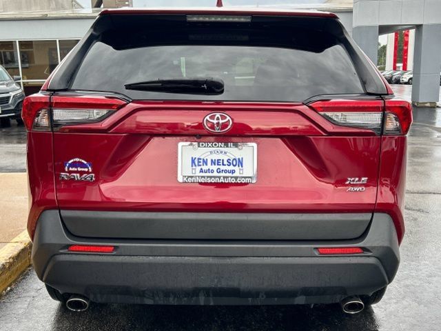 Used 2019 Toyota RAV4 XLE Premium w/ Cold Weather Package AWD/4WD image 8