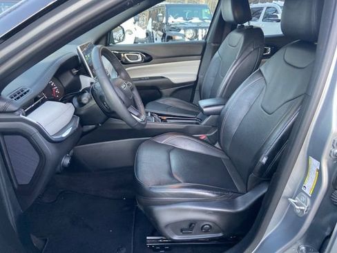 Used 2023 Jeep Compass Limited image 11