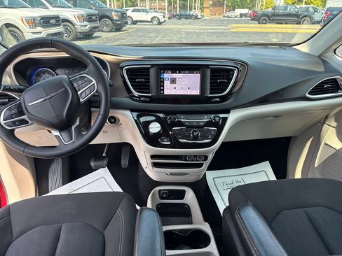 Used 2023 Chrysler Voyager LX FWD image 28