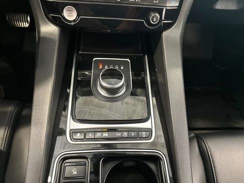 Used 2019 Jaguar F-PACE Premium AWD/4WD image 24