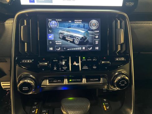 Used 2024 Lexus LX 600 F Sport AWD/4WD image 19