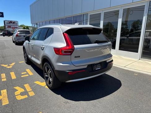 Certified 2025 Volvo XC40 B5 Core AWD/4WD image 3
