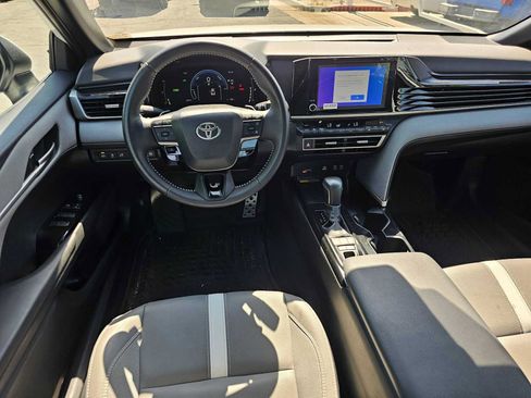 Used 2025 Toyota Camry SE w/ Convenience Package FWD image 18