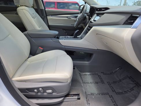 Used 2023 Cadillac XT5 Premium Luxury w/ Technology Package AWD/4WD image 15