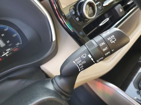 Used 2023 Toyota Highlander Platinum image 26