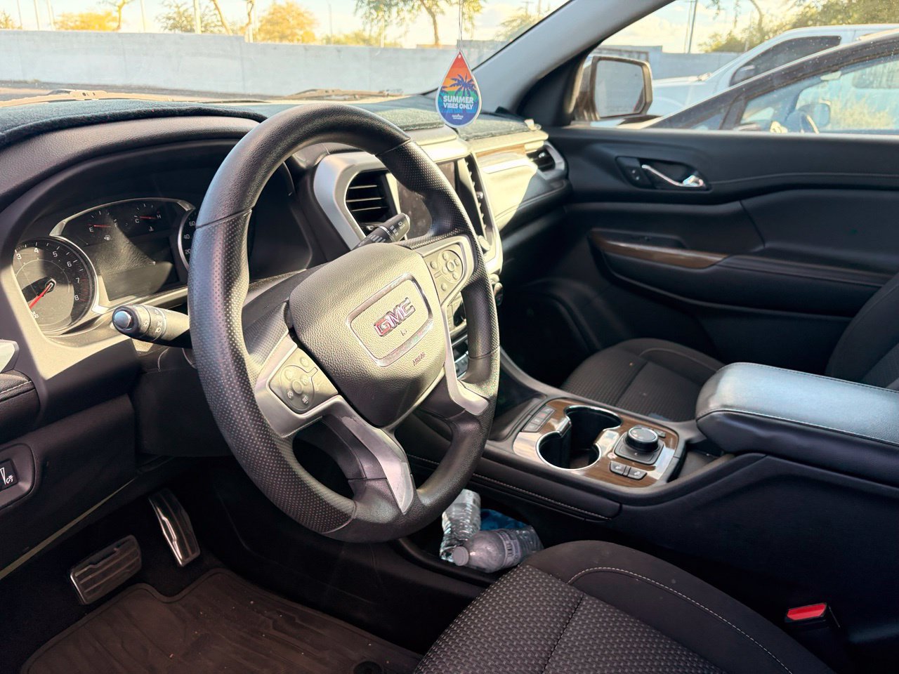 Used 2021 GMC Acadia SLE w/ Driver Convenience Package FWD image 8